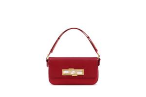 04_FENDI-3Baguette-Bag_FF-logo-rotated-to-open-the-bag_1